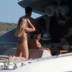 Newest Celebrity Nude Perrie Edwards 111 pic