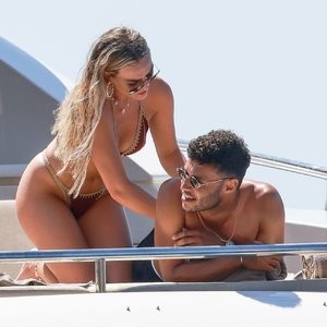 Free nude Celebrity Perrie Edwards 012 pic