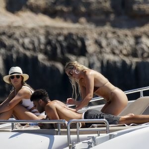 Naked Celebrity Perrie Edwards 032 pic