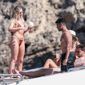 Famous Nude Perrie Edwards 045 pic