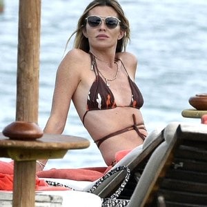 Peter Crouch & Abbey Clancy Tan It Up on Their Sunshine Break in Porto Cervo (58 Photos) – Leaked Nudes