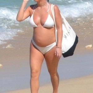 Pregnant Lauryn Goodman is Seen In a Bikini On The Beach (8 Photos) – Leaked Nudes