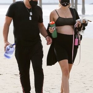 Rachel McCord Wears a Mask and Shows Off her Baby Bump at the Beach (15 Photos) – Leaked Nudes
