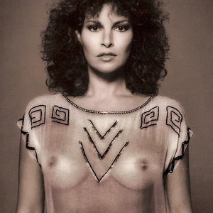 Raquel Welch Topless (24 Photos) – Leaked Nudes
