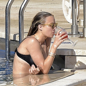 Naked Celebrity Rebecca Rittenhouse 060 pic