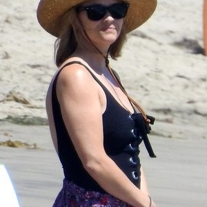 Hot Naked Celeb Reese Witherspoon 045 pic