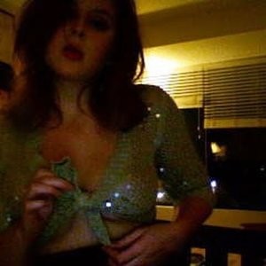 Naked celebrity picture Renee Olstead 009 pic