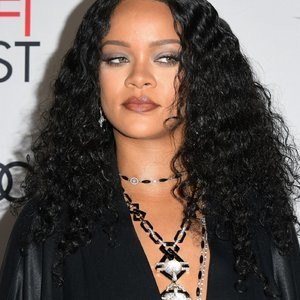 Rihanna Braless (100 Photos) – Leaked Nudes