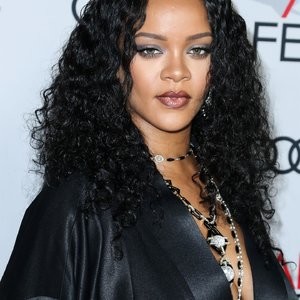 Naked celebrity picture Rihanna 002 pic