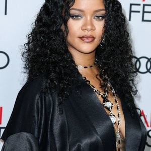 Naked Celebrity Pic Rihanna 016 pic