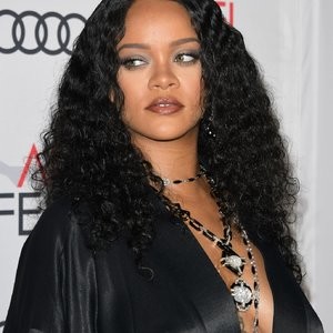 Celebrity Naked Rihanna 018 pic