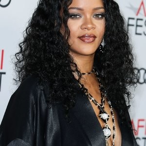 Celeb Nude Rihanna 019 pic