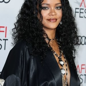 Nude Celeb Pic Rihanna 023 pic
