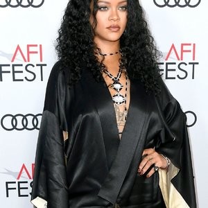 Celebrity Naked Rihanna 072 pic