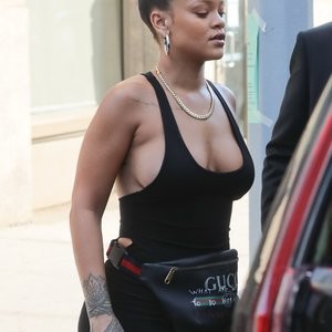 Naked Celebrity Rihanna 027 pic