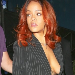 Hot Naked Celeb Rihanna 026 pic