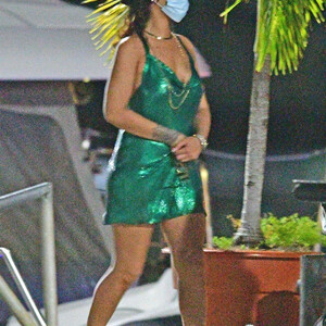 Hot Naked Celeb Rihanna 061 pic