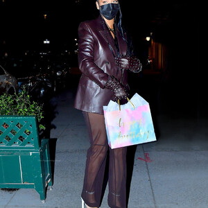 Naked celebrity picture Rihanna 029 pic