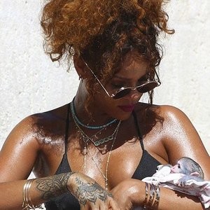 Free Nude Celeb Rihanna 023 pic