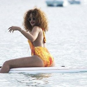 Free nude Celebrity Rihanna 011 pic