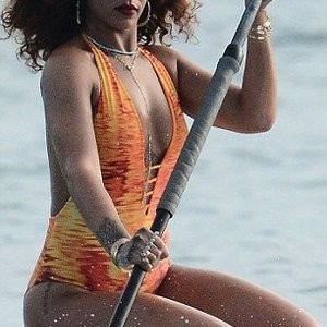 Free Nude Celeb Rihanna 016 pic