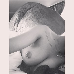 Free Nude Celeb Rihanna 009 pic