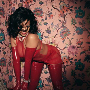 Celebrity Nude Pic Rihanna 013 pic