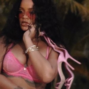 Real Celebrity Nude Rihanna 028 pic