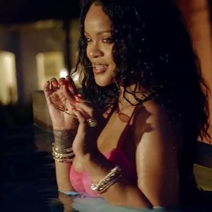 Celebrity Naked Rihanna 033 pic