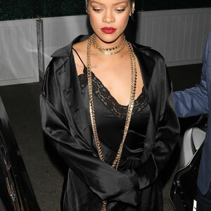 Free Nude Celeb Rihanna 007 pic