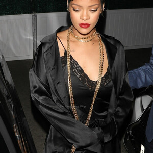Naked Celebrity Rihanna 008 pic