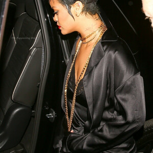 Celebrity Leaked Nude Photo Rihanna 012 pic