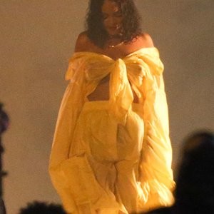 Celebrity Naked Rihanna 016 pic