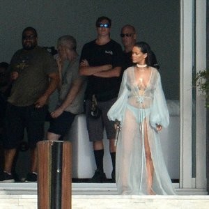 Free Nude Celeb Rihanna 006 pic