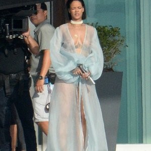 Celeb Nude Rihanna 013 pic