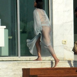 Real Celebrity Nude Rihanna 019 pic