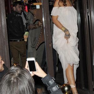 Celebrity Nude Pic Rihanna 031 pic