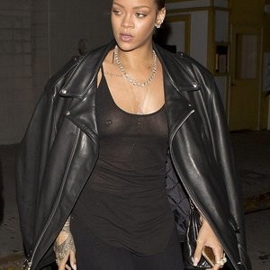 Real Celebrity Nude Rihanna 006 pic