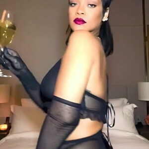 nude celebrities Rihanna 006 pic