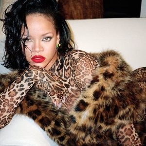 Celebrity Nude Pic Rihanna 011 pic