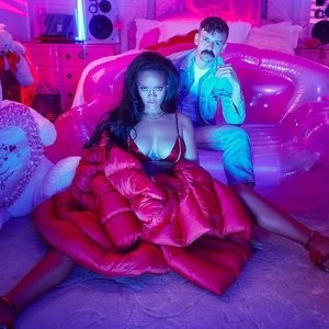Rihanna Sexy (15 Photos + GIF & Video) - Leaked Nudes