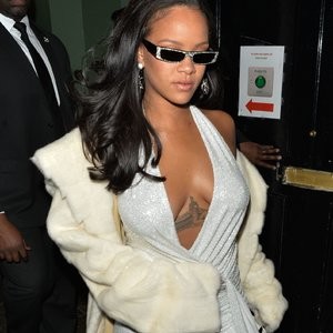 Celeb Naked Rihanna 007 pic