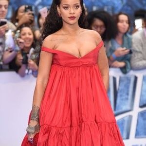 Free Nude Celeb Rihanna 018 pic