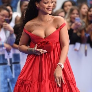 Free nude Celebrity Rihanna 028 pic
