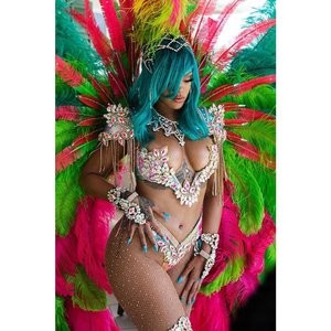 Rihanna Sexy (65 Photos + Videos) - Leaked Nudes