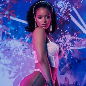 Hot Naked Celeb Rihanna 001 pic