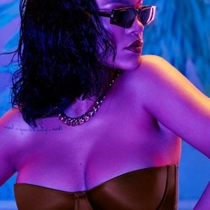 celeb nude Rihanna 007 pic