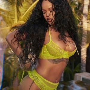 Free nude Celebrity Rihanna 005 pic