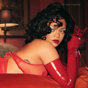 Nude Celeb Pic Rihanna 011 pic
