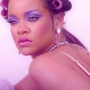 Naked celebrity picture Rihanna 015 pic